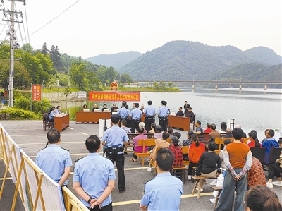 庭審現(xiàn)場(chǎng)。