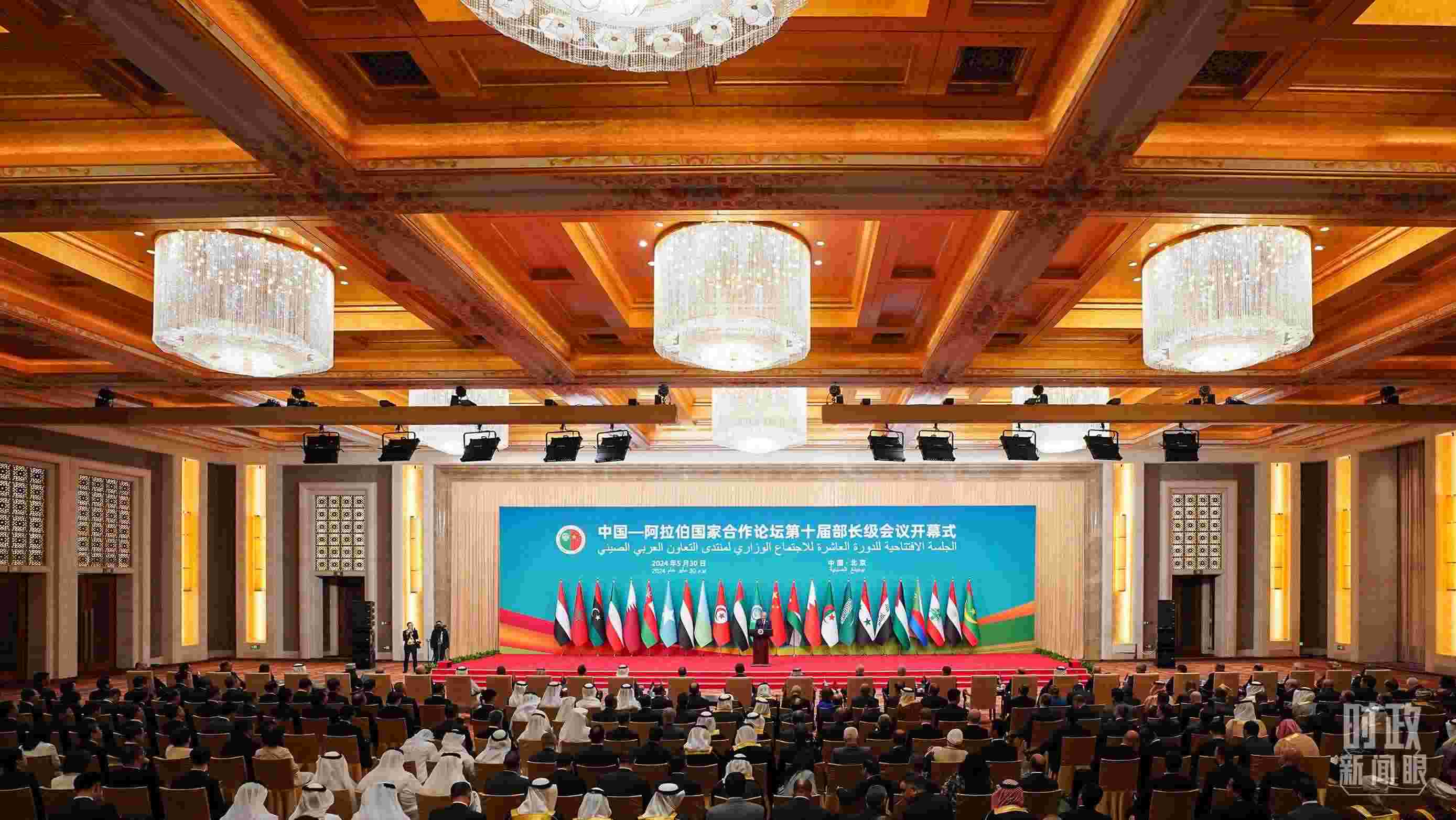 △5月30日開幕式現(xiàn)場，阿盟秘書長蓋特在致辭。（總臺國廣記者李晉拍攝）