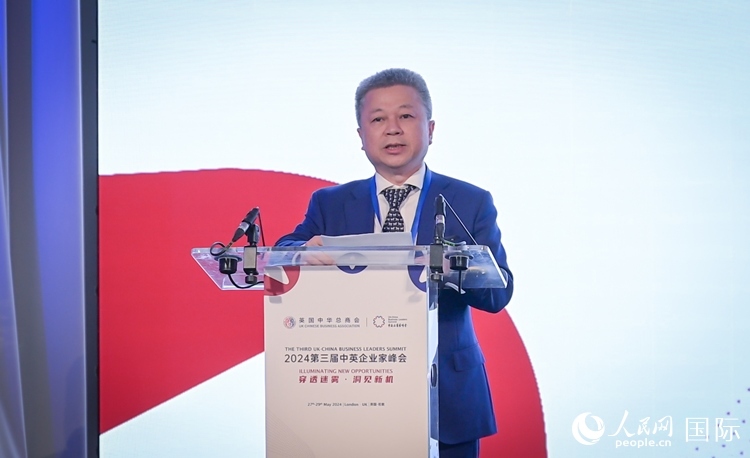 英國中華總商會主席張進(jìn)隆致歡迎辭。人民網(wǎng) 郭錦標(biāo)攝