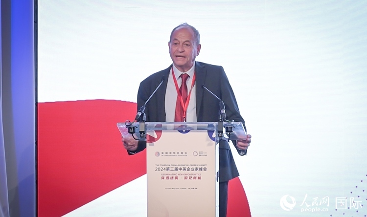 英國48家集團(tuán)俱樂部榮譽(yù)主席斯蒂芬·佩里致辭。人民網(wǎng) 郭錦標(biāo)攝