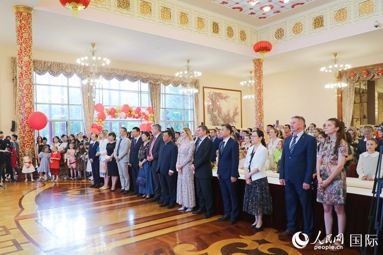 中國駐俄羅斯使館“六·一”兒童節(jié)大型招待會活動現(xiàn)場。人民網(wǎng)記者 隋鑫攝