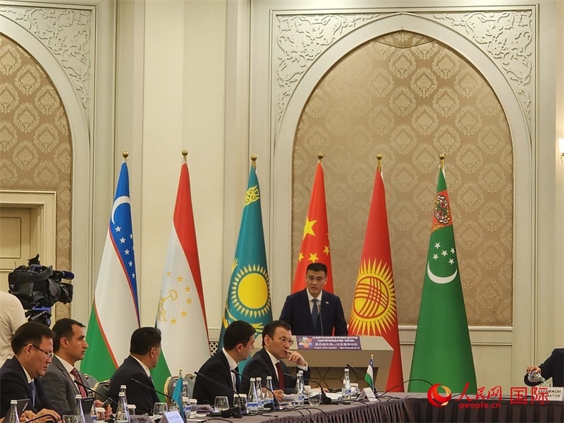 中國駐烏茲別克斯坦大使于駿致辭。人民網(wǎng)記者 李強攝