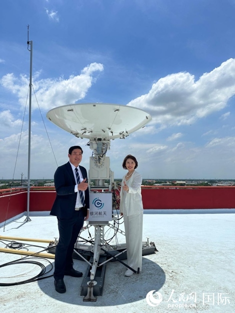 中泰兩國校企合作共贏。左為馬漢科理工大學校長帕納威·普卡亞多，右為銀河航天聯合創(chuàng)始人劉暢。人民網記者 簡承淵攝