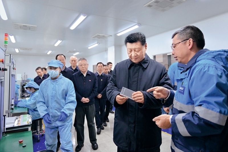 2024年3月18日至21日，中共中央總書記、國家主席、中央軍委主席習(xí)近平在湖南考察。這是18日下午，習(xí)近平在中德合資企業(yè)巴斯夫杉杉電池材料有限公司考察。 新華社記者 謝環(huán)馳/攝