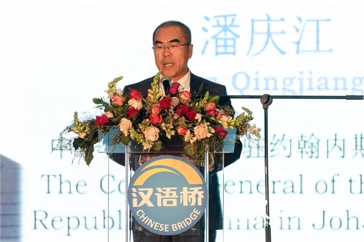 潘慶江總領(lǐng)事致辭。人民日?qǐng)?bào)非洲中心分社 希拉茲·莫林?jǐn)z