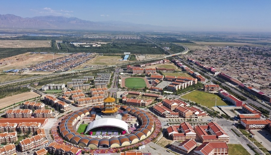 這是2022年9月7日拍攝的寧夏銀川市閩寧鎮(zhèn)（無人機照片）。新華社記者 馮開華 攝