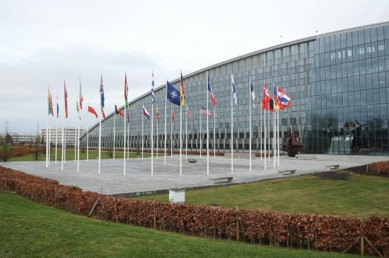  這是2月15日在比利時(shí)布魯塞爾拍攝的北約總部一角。為期一天的北約成員國國防部長會(huì)議15日在比利時(shí)首都布魯塞爾結(jié)束。會(huì)議就加強(qiáng)北約的威懾和防御以及對烏克蘭的支持等問題展開討論。新華社記者趙丁喆攝