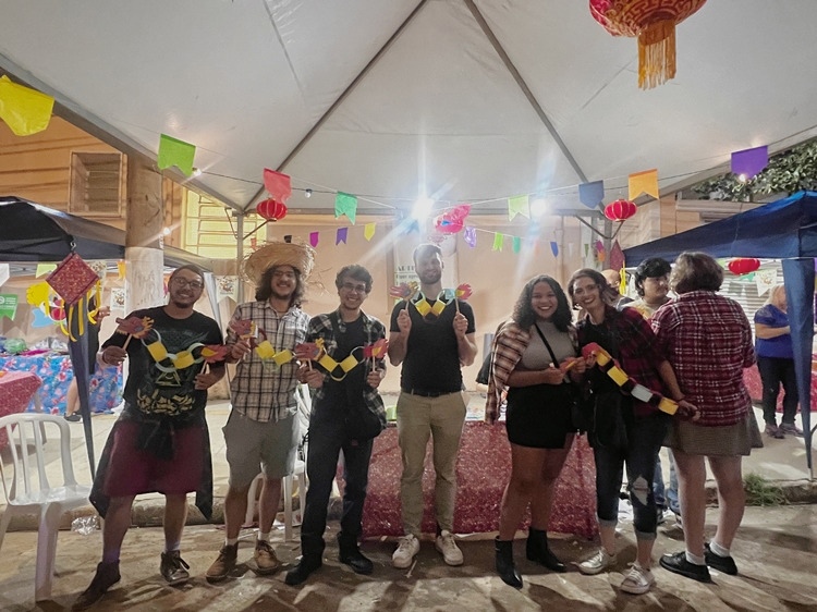 參與者體驗(yàn)文化碰撞與融合的樂(lè)趣。 圣保羅州立大學(xué)孔子學(xué)院供圖