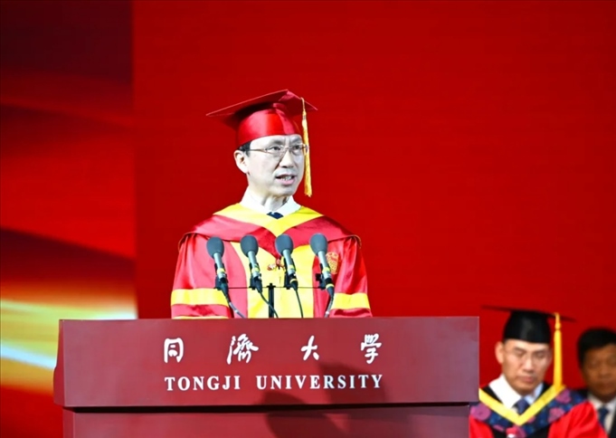 同濟(jì)大學(xué)校長、中國工程院院士鄭慶華