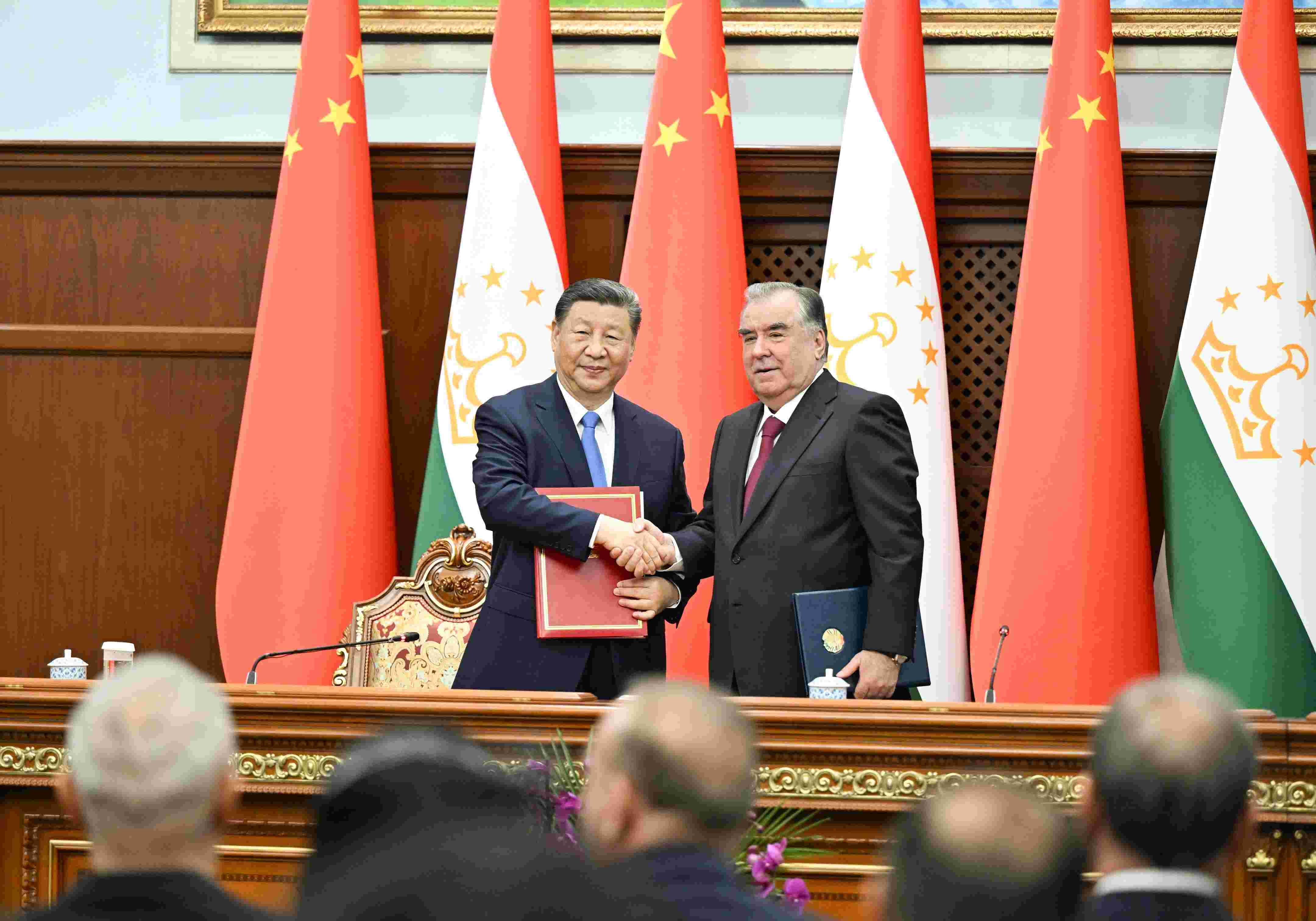 當(dāng)?shù)貢r(shí)間2024年7月5日下午，習(xí)近平主席同塔吉克斯坦總統(tǒng)拉赫蒙在杜尚別總統(tǒng)府舉行會談。會談后，兩國元首共同簽署《中華人民共和國和塔吉克斯坦共和國關(guān)于發(fā)展新時(shí)代全面戰(zhàn)略合作伙伴關(guān)系的聯(lián)合聲明》。