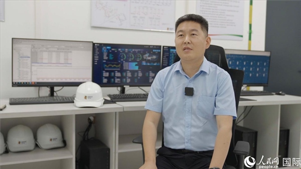 哈薩克斯坦能源投資公司副總經(jīng)理、總工程師張亮在接受人民網(wǎng)記者采訪。 人民網(wǎng)記者 葛泰佚攝