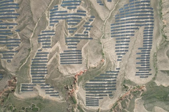 通渭縣10萬千瓦集中式光伏發(fā)電項目。新華社記者 張睿 攝