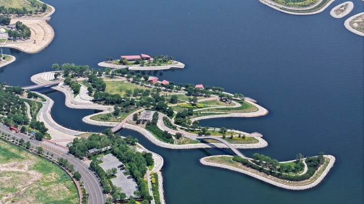 這是2024年6月28日拍攝的天津市濱海新區(qū)南灣公園一景（無人機照片）。新華社記者 李然 攝