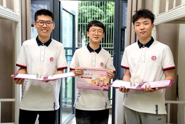 王子源（左）、母翰堯（中）、郭洋君（右）。清華大學(xué)供圖