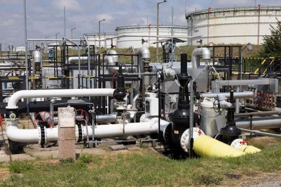 這是2022年5月24日在匈牙利薩茲豪隆包陶多瑙河煉油廠拍攝的連接匈牙利和俄羅斯的“友誼”輸油管道入口點。新華社發(fā)（弗爾季·奧蒂洛攝）