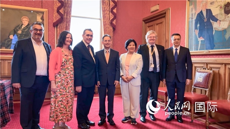 圖為阿伯丁市政廳會見現(xiàn)場。人民網(wǎng) 郭錦標(biāo)攝