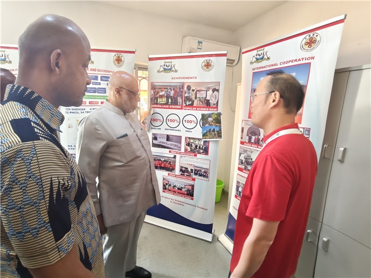 中方專家組組長(zhǎng)黃玉政介紹項(xiàng)目進(jìn)展。專家組供圖