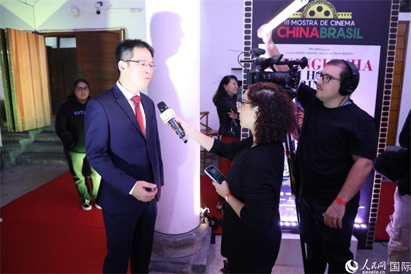 第三屆中國－巴西電影展主辦方巴西康橋博智文化傳媒公司總經(jīng)理陳翔廣在接受媒體采訪時表示，希望通過中巴電影展這個平臺促進(jìn)兩國文化交流，把更多的中國影視作品引進(jìn)巴西。人民網(wǎng)記者 陳一鳴攝