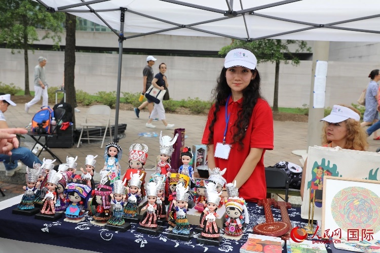 在今年活動(dòng)上，貴州代表團(tuán)設(shè)立的貴州非遺文化、“村BA”文創(chuàng)、貴州茶文化等展區(qū)。人民網(wǎng)記者 李志偉攝