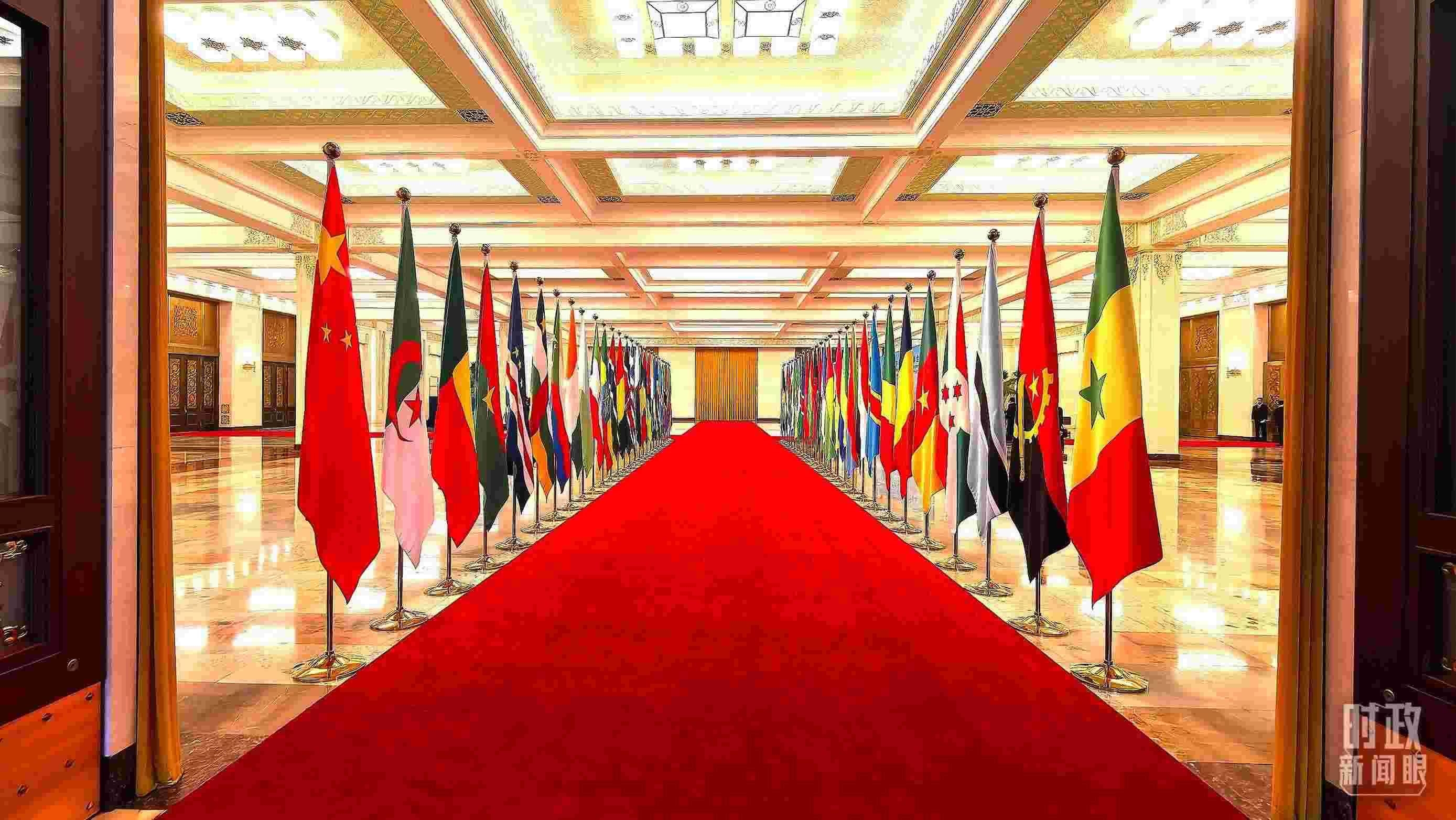  △人民大會堂內的旗陣。（總臺央視記者馬超拍攝）