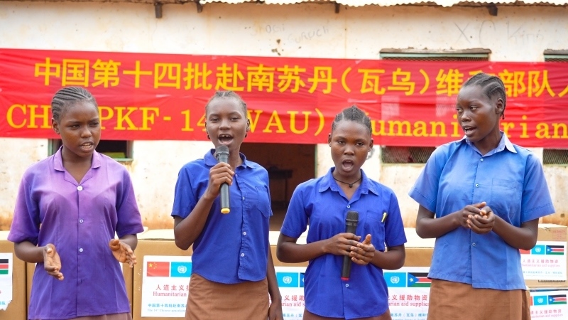 動(dòng)聽(tīng)的歌聲歡迎中國(guó)官兵。王軍杰攝