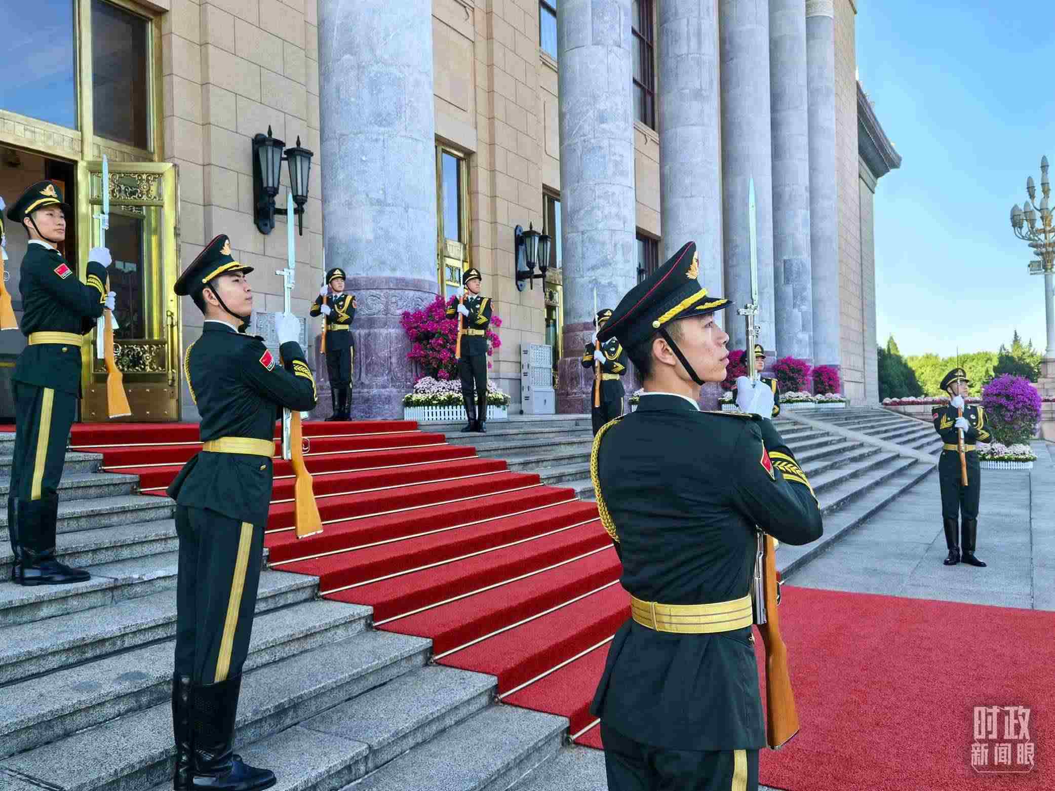 禮兵列隊迎接外賓。（總臺央視記者鐘銳拍攝）