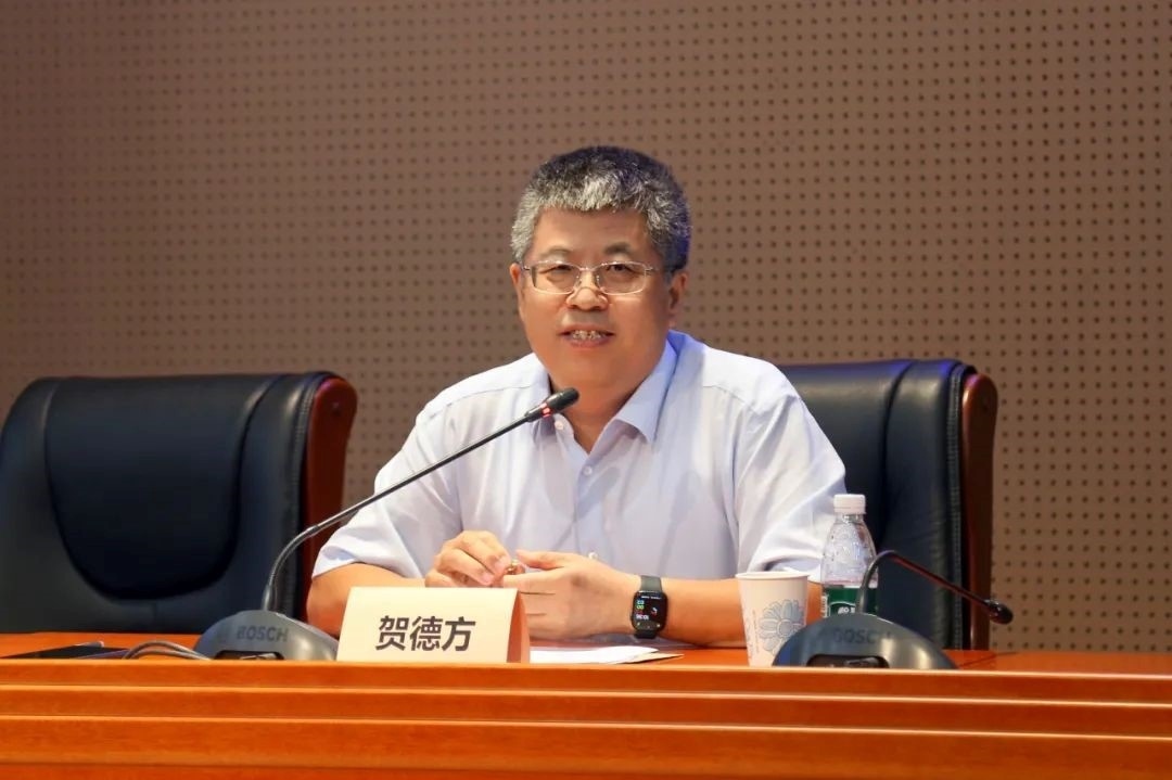 國務(wù)院參事、科技部原副秘書長、中國科技評(píng)估與成果管理研究會(huì)理事長賀德方致辭。主辦方供圖