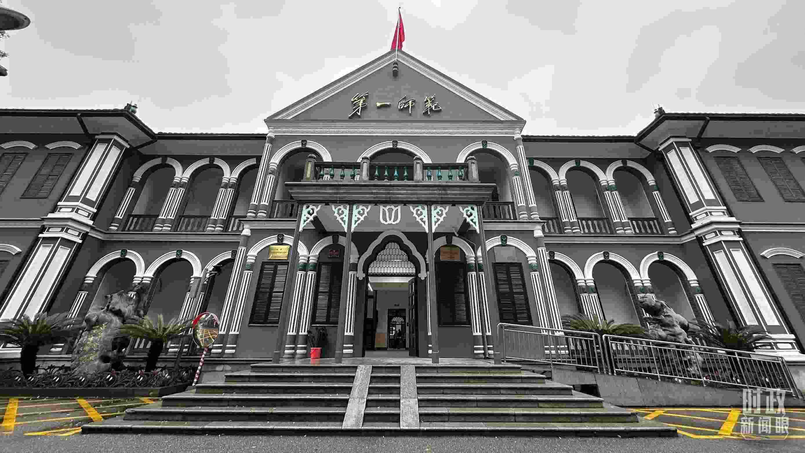  △2024年3月，習(xí)近平來到湖南第一師范學(xué)院（城南書院校區(qū)）考察。當(dāng)時(shí)他說，國家要強(qiáng)大，必須辦好教育。（總臺央視記者覃思拍攝）