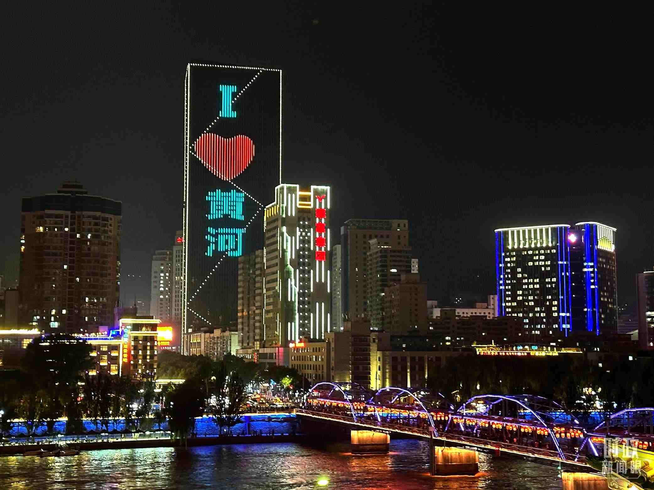 △黃河蘭州中山橋段夜景。（總臺央視記者趙化拍攝）