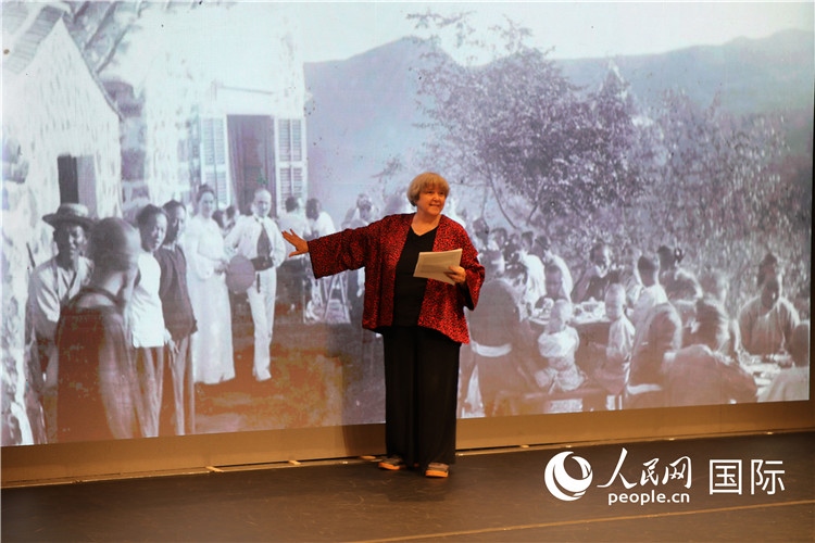 2、美國“鼓嶺之友”代表穆言靈講述友好故事。 人民網(wǎng)記者 李志偉攝