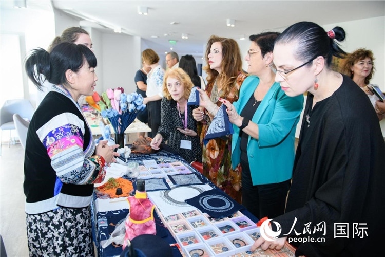 蠟染展示。傅永山攝