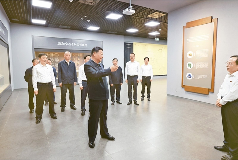 2024年9月10日，中共中央總書記、國家主席、中央軍委主席習(xí)近平在前往甘肅考察途中，來到陜西省寶雞市參觀寶雞青銅器博物院。 新華社記者 王曄/攝