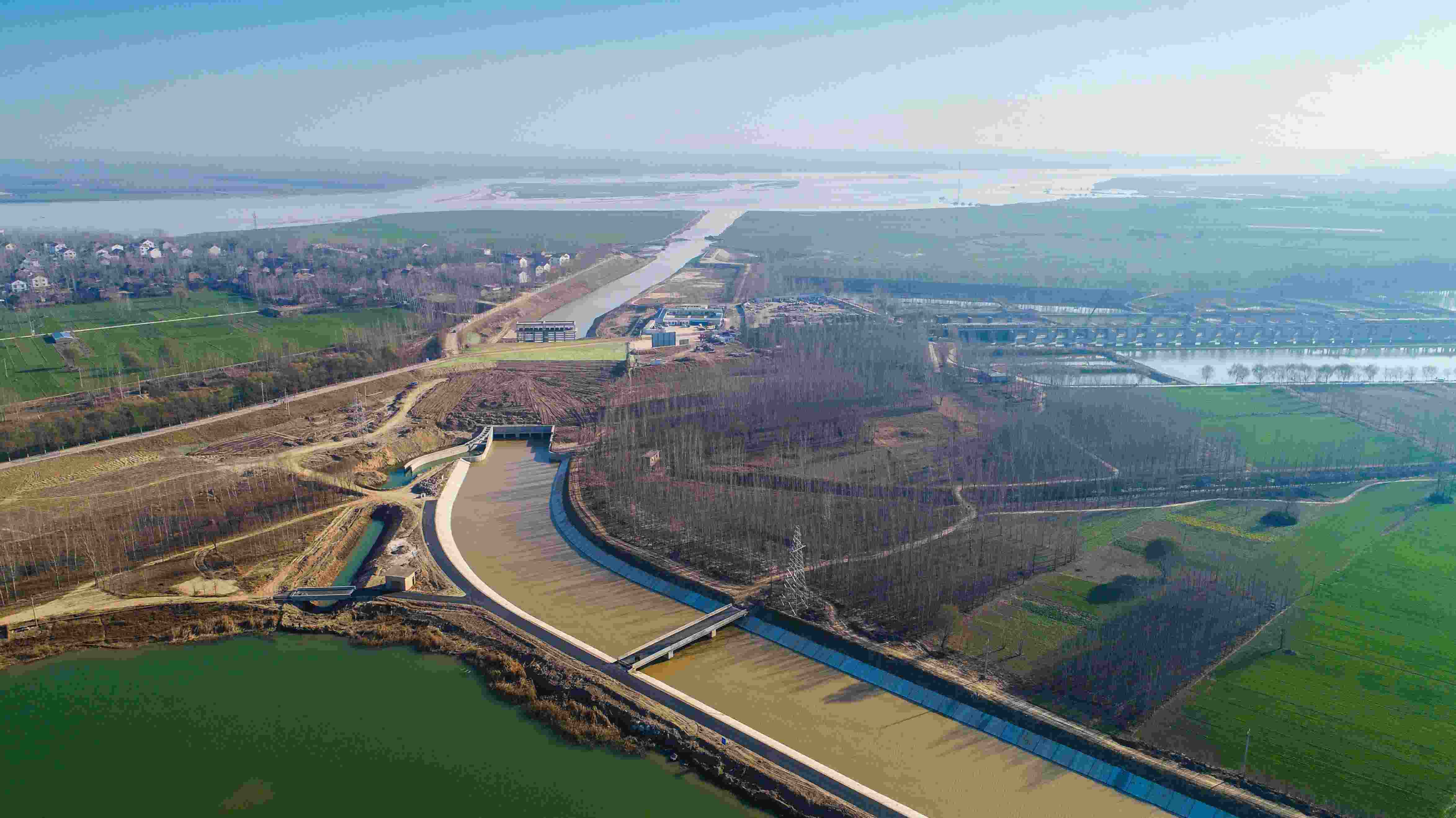 實施引黃入冀調(diào)水，助力華北地下水超采綜合治理和白洋淀生態(tài)環(huán)境修復(fù)。水利部水資源局供圖