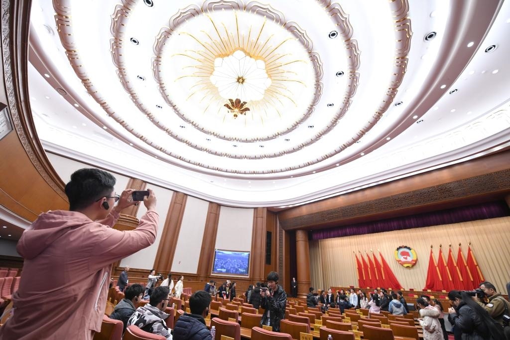 2019年11月16日，全國(guó)政協(xié)機(jī)關(guān)舉辦第一次公眾開(kāi)放日活動(dòng)，約200名高校師生、街道工作人員、退休干部、居民代表等參加。新華社記者 岳月偉 攝