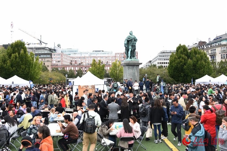 “天涯共此時——中秋游園會”在斯德哥爾摩國王花園舉辦。人民網(wǎng)記者 殷淼攝