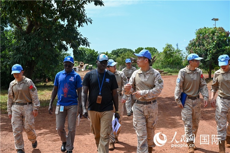 圖2 檢查組實地查驗。孫千攝