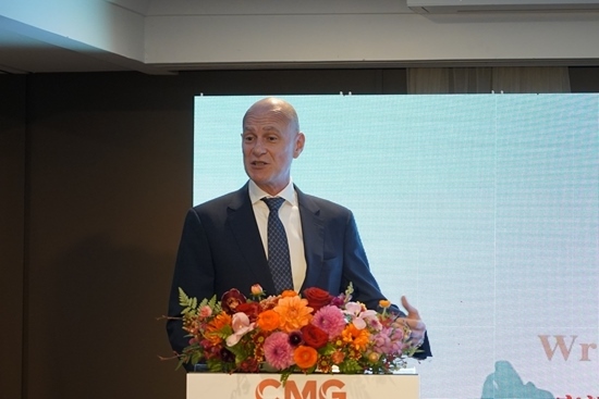 澳大利亞旅游局東半球市場(chǎng)及國(guó)際航司業(yè)務(wù)執(zhí)行總經(jīng)理何安哲在活動(dòng)上致辭。張舒惠攝