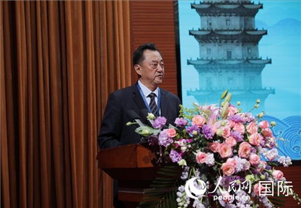 北京語(yǔ)言大學(xué)黨委書(shū)記倪海東在“走進(jìn)中華文明——海絲印記 世遺泉州”主題人文交流活動(dòng)中致辭。人民網(wǎng) 王婧攝