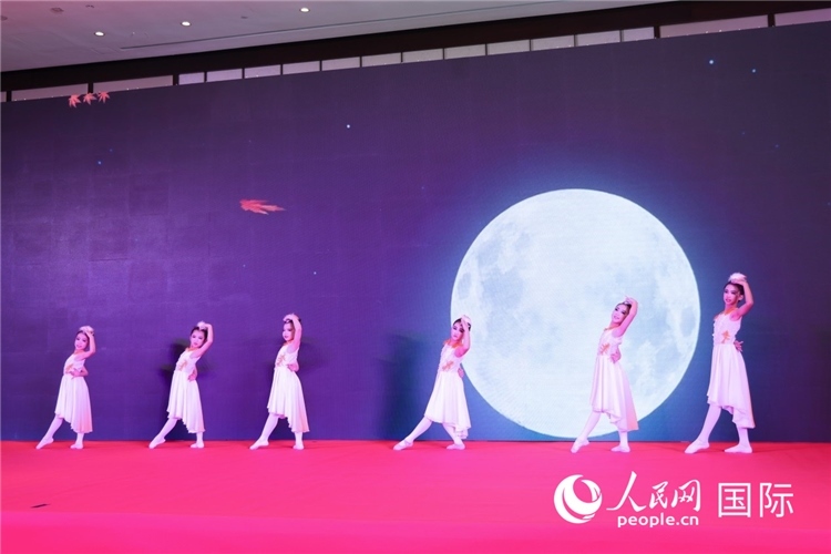 中國青少年歌舞表演。人民網(wǎng)記者任皓宇攝