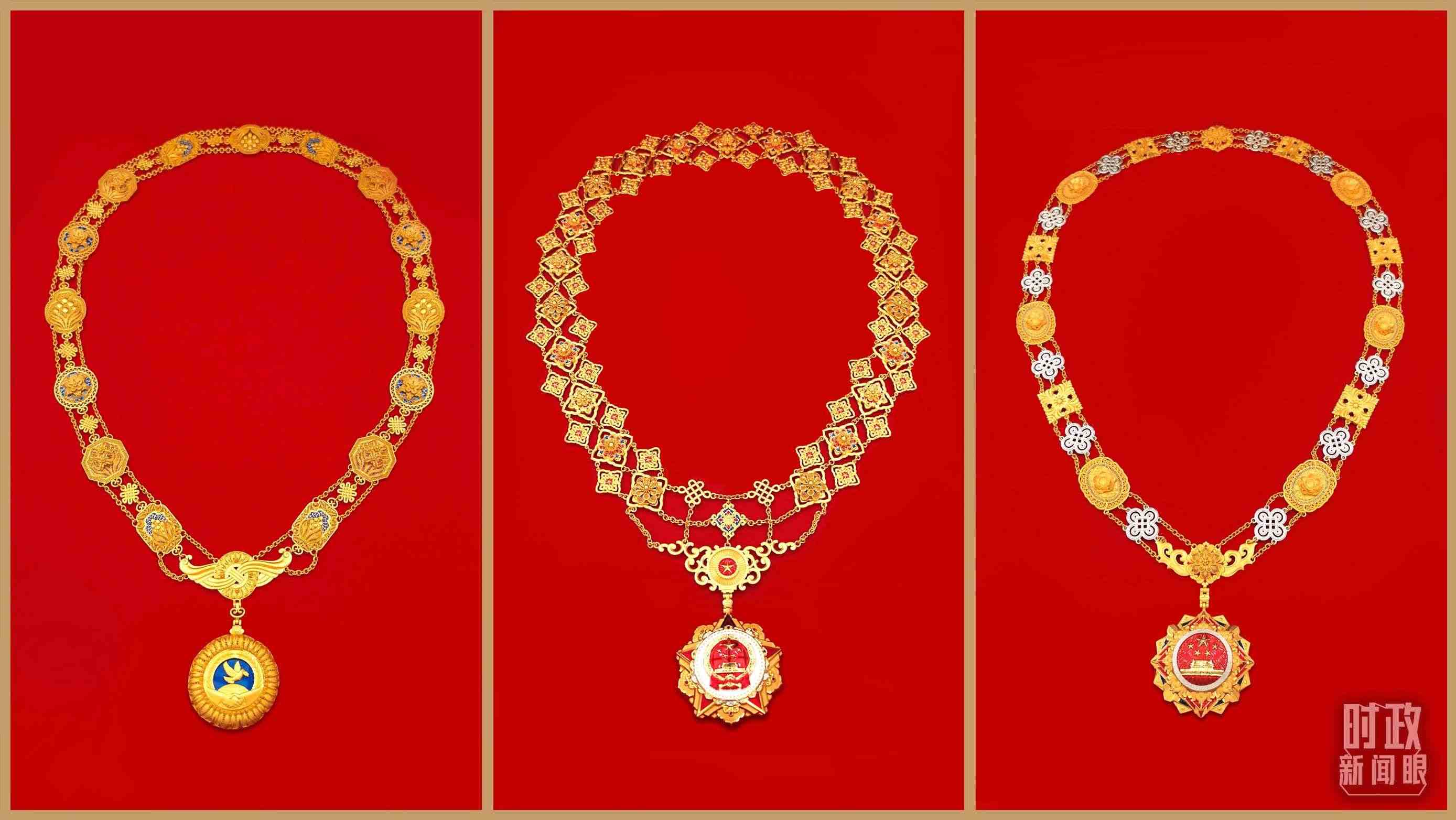 “共和國勛章”（中）、“友誼勛章”（左）和國家榮譽(yù)稱號(hào)獎(jiǎng)?wù)拢ㄓ遥?。（總臺(tái)央視記者郭鴻、鄂介甫拍攝）