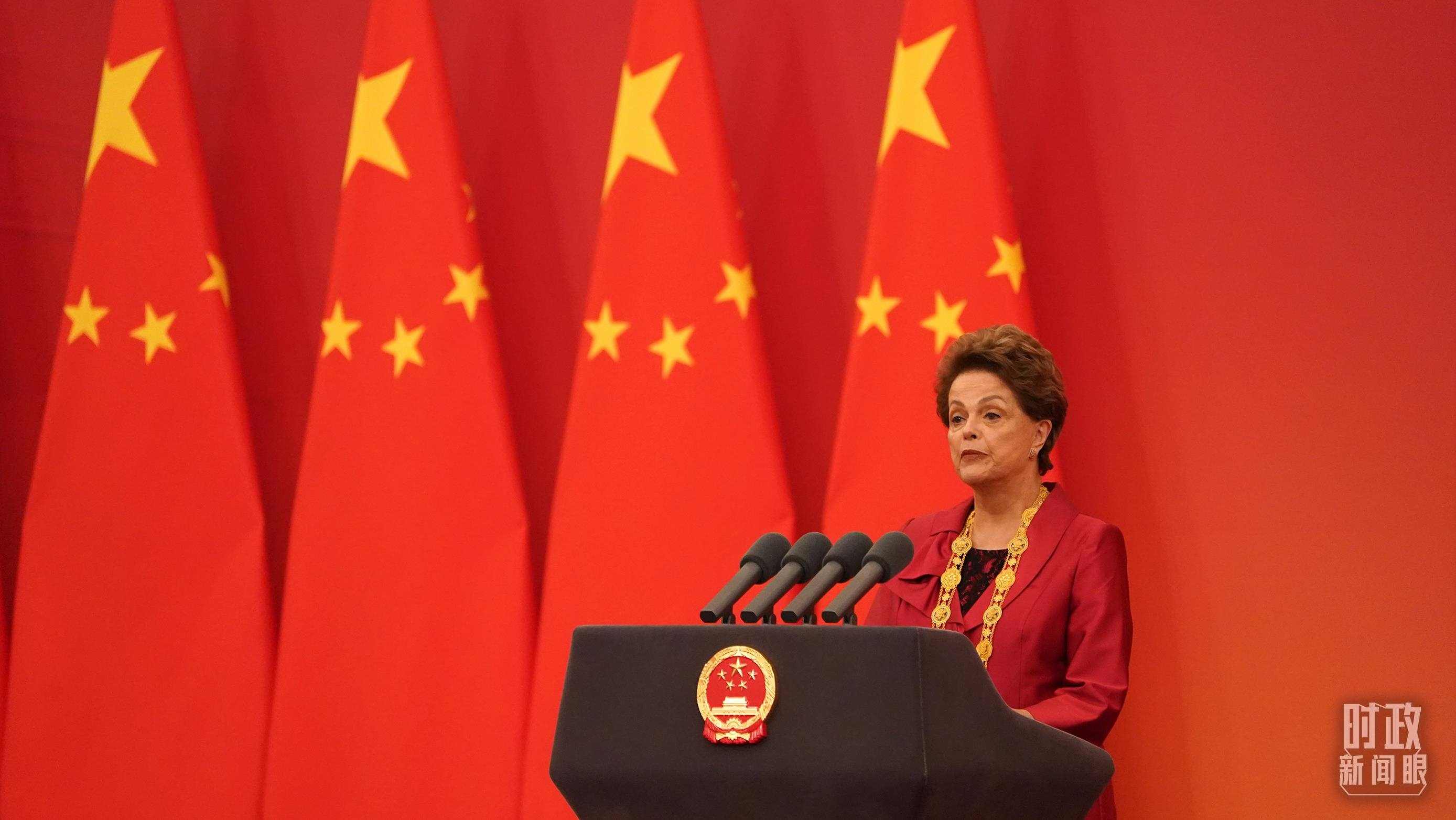 “友誼勛章”獲得者迪爾瑪·羅塞芙在頒授儀式上發(fā)言。（總臺(tái)記者李晉拍攝）