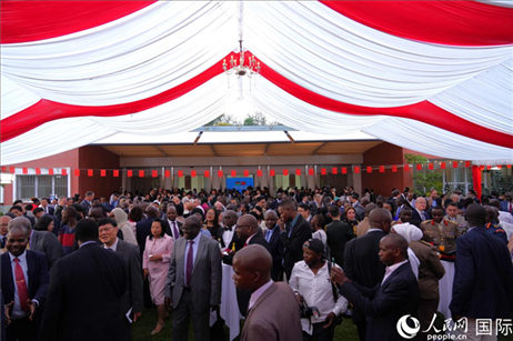 國(guó)慶招待會(huì)現(xiàn)場(chǎng)。人民網(wǎng)記者 黃煒鑫攝