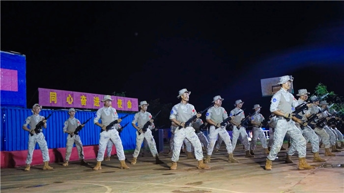 刺殺操展示氣勢(shì)沖天。孫千攝