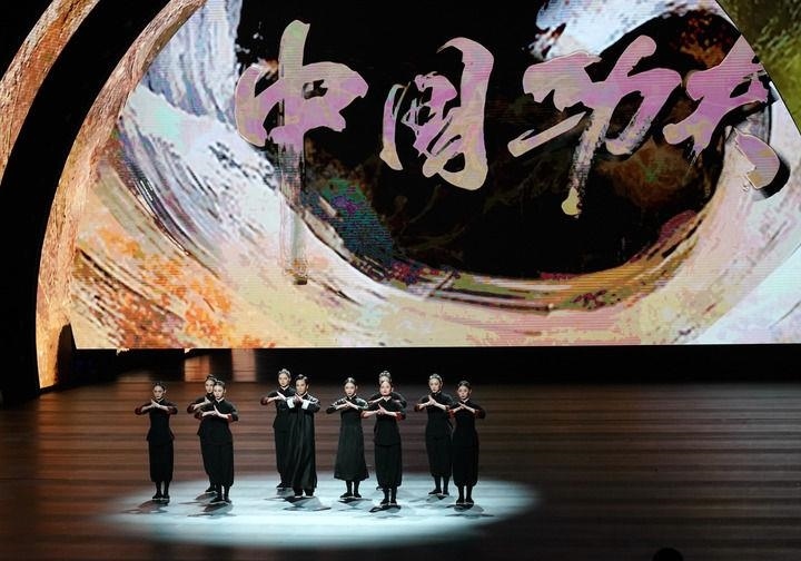 2024年9月19日，演職人員在北京文化論壇專場文藝演出中表演舞劇《詠春》。