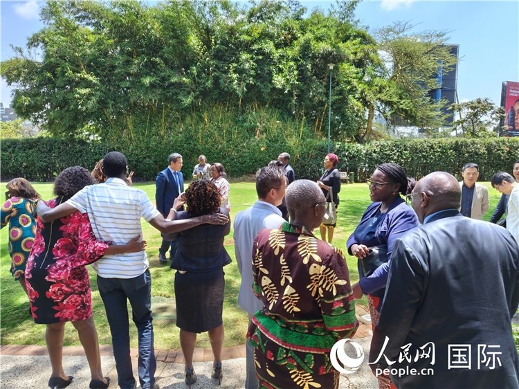 與會(huì)嘉賓在交流。陳哲攝