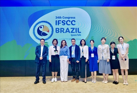 百雀羚集團高層與研發(fā)團隊。受訪方供圖