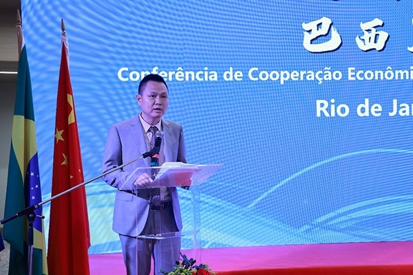 中國(guó)駐里約熱內(nèi)盧總領(lǐng)館副總領(lǐng)事王尉育在活動(dòng)現(xiàn)場(chǎng)致辭。人民網(wǎng)記者 陳海琪攝