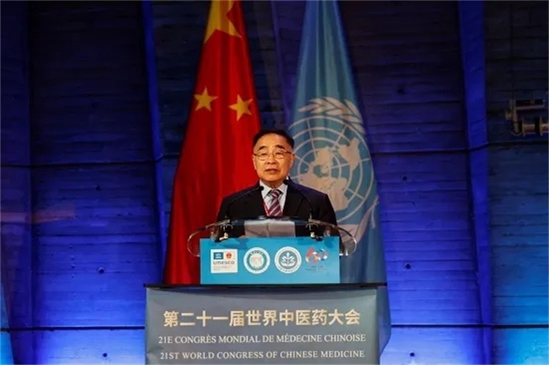 圖1：世界中聯(lián)副主席張伯禮院士致歡迎詞。世界中聯(lián)供圖