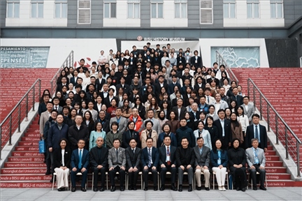 與會(huì)人員集體合影。主辦方供圖