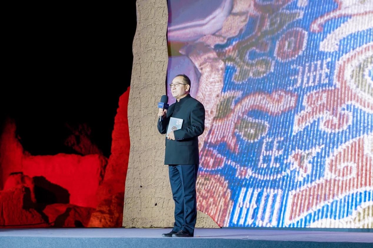 于志勇在“何以中國·五星出東方”網(wǎng)絡(luò)主題宣傳活動現(xiàn)場演講。人民視頻供圖